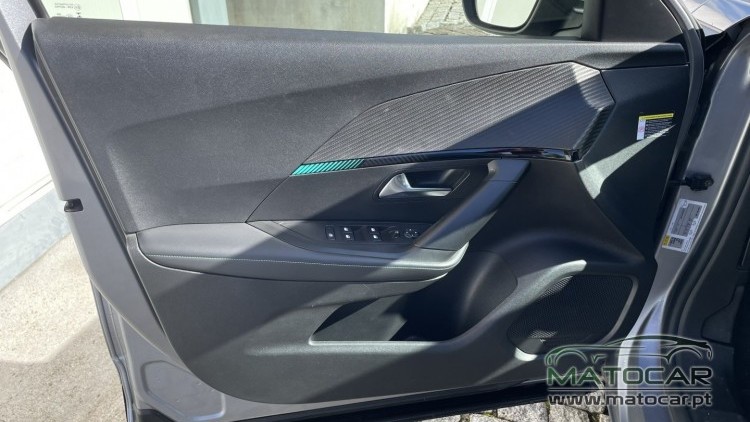 Peugeot 2008 1.5 BlueHDi Allure Pack