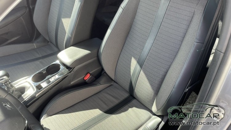 Peugeot 2008 1.5 BlueHDi Allure Pack